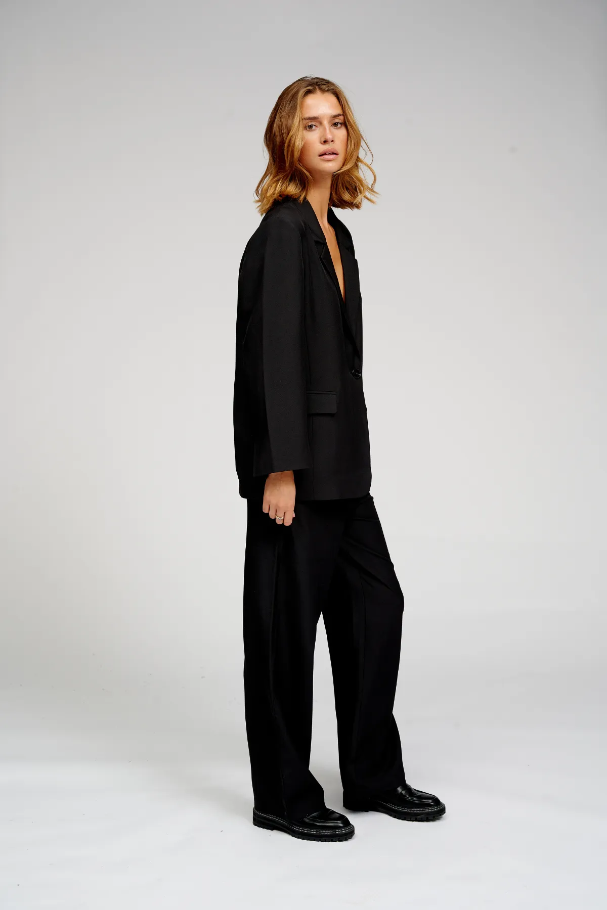 Oversized Blazer with Classic Suit Trousers - Package Deal (Black)