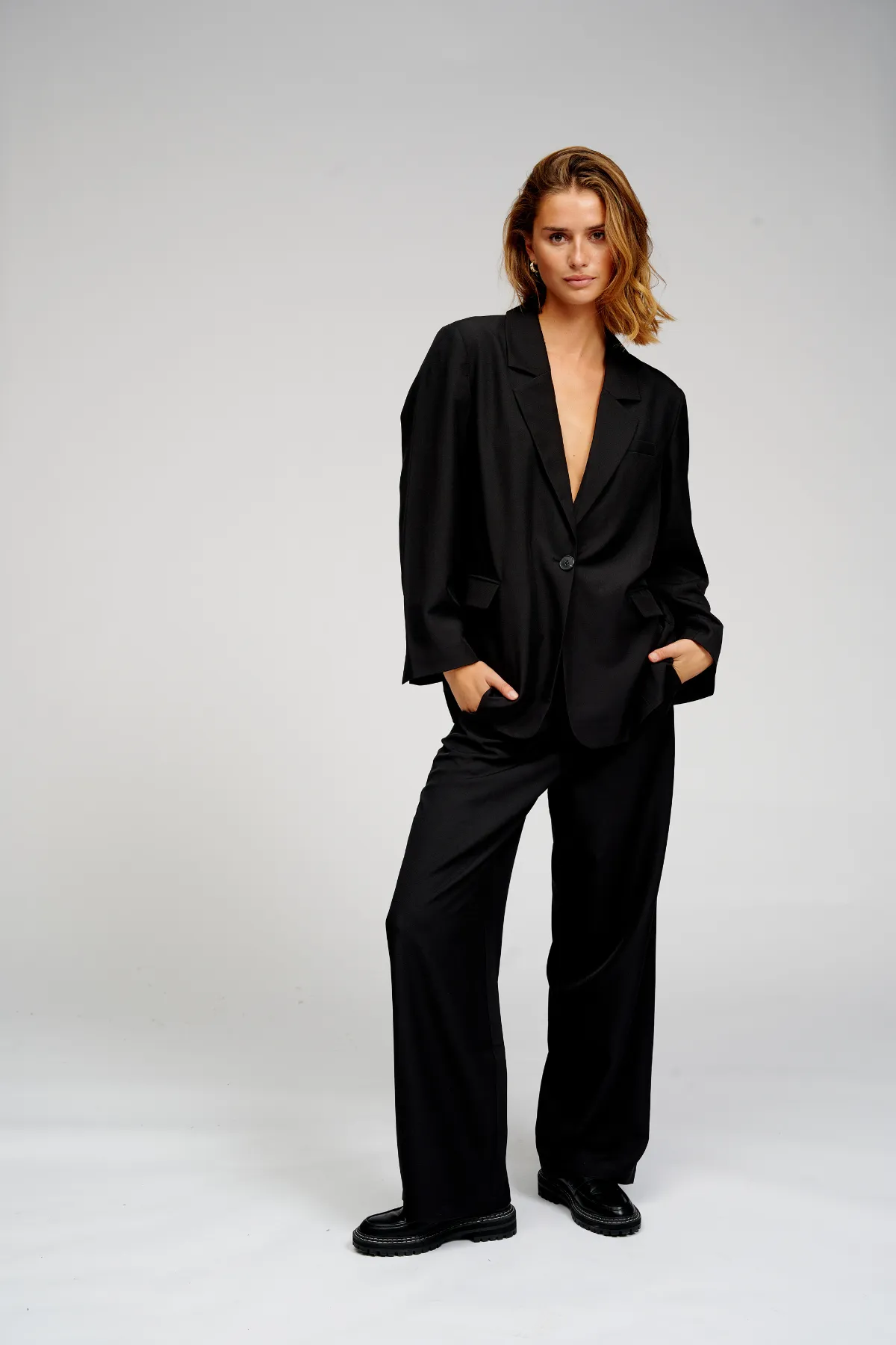 Oversized Blazer with Classic Suit Trousers - Package Deal (Black)